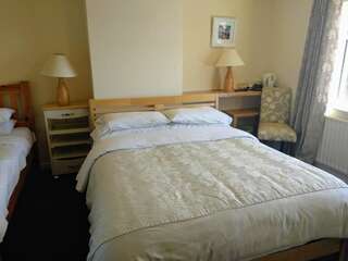 Отели типа «постель и завтрак» Seafield Farmhouse Kilbrittain Двухместный номер Делюкс с 1 кроватью или 2 отдельными кроватями и видом на море-5