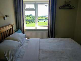 Отели типа «постель и завтрак» Seafield Farmhouse Kilbrittain Двухместный номер Делюкс с 1 кроватью или 2 отдельными кроватями и видом на море-5