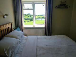 Отели типа «постель и завтрак» Seafield Farmhouse Kilbrittain Двухместный номер Делюкс с 1 кроватью или 2 отдельными кроватями и видом на море-6